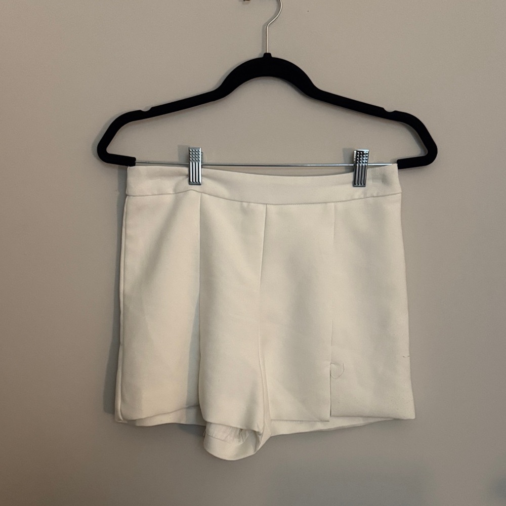 DO+BE High Waist Cream Shorts